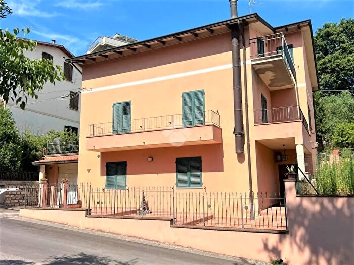Casa con 9 locali in vendita in Via della Pieve di Campo, Perugia