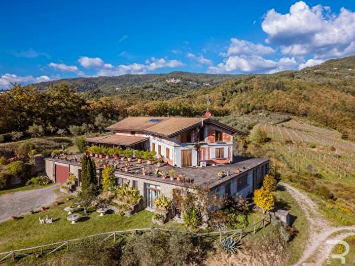 Casa con 6 locali in vendita in Strada Provinciale di Villanova, Fivizzano