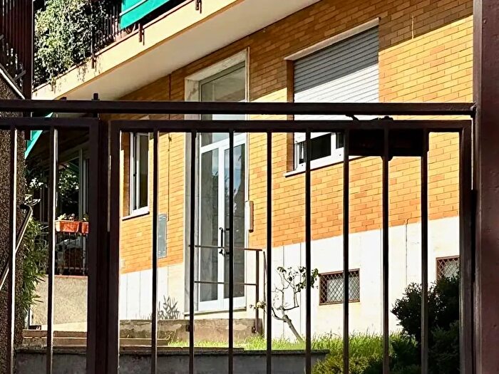 Appartamento bilocale in affitto in Via Menotti, Varese