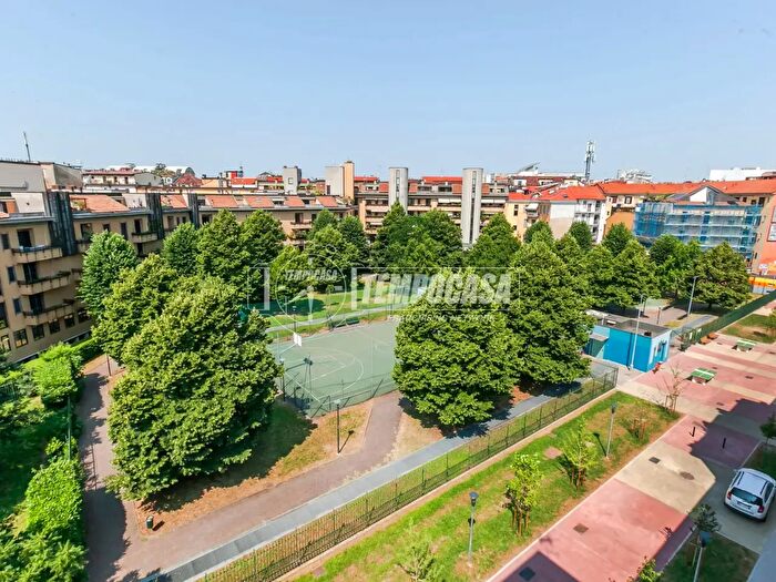 Appartamento trilocale in vendita in Via Toce, Milano