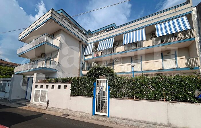 Appartamento quadrilocale in vendita in Via Guglielmo Marconi, Vitulazio