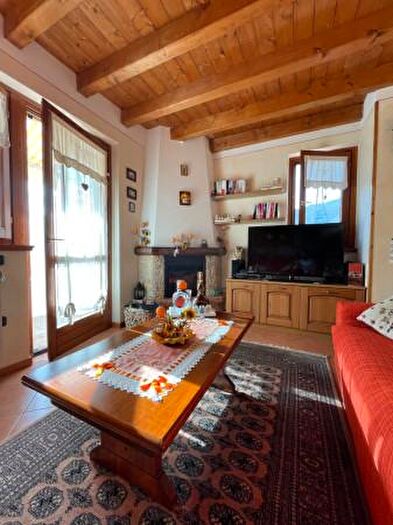 Appartamento trilocale in vendita in Via Giacomo Leopardi, Costa Di Serina