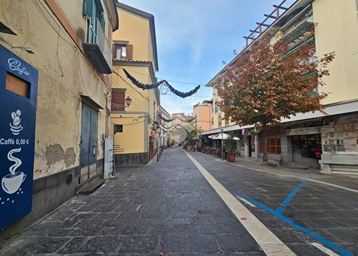Appartamento quadrilocale in vendita in Via Vocale, Meta