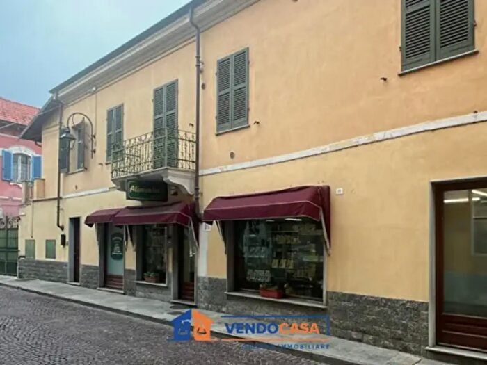 Casa con 6 locali in vendita in Via Re Umberto I, Narzole