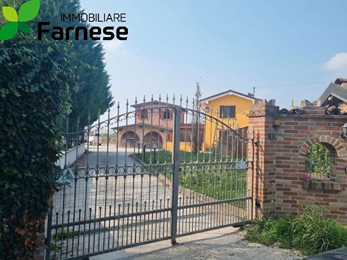 Casa con 8 locali in vendita in Santo Stefano Lodigiano