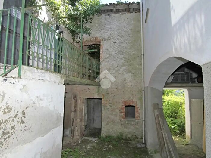 Casa bilocale in vendita in Via Regina Elena, Parodi Ligure