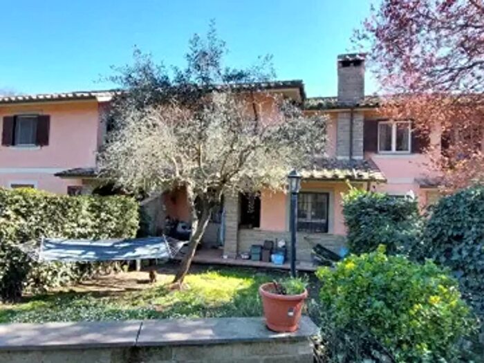 Casa con 6 locali in vendita in Via delle Monichelle, Manziana