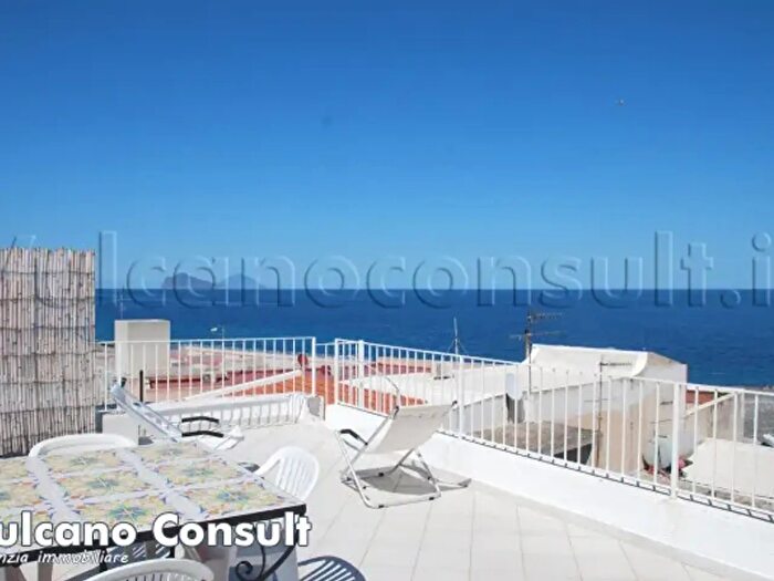 Appartamento trilocale in vendita in Via Marina Garibaldi, Lipari