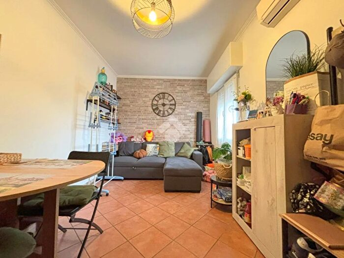 Appartamento bilocale in vendita in Via G Cesare, Rho