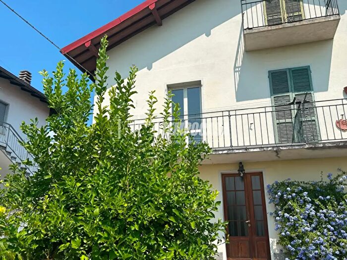 Appartamento trilocale in vendita in Via Luigi Zappelli, Verbania