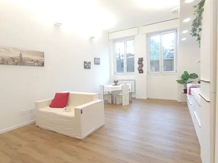 Appartamento quadrilocale in vendita in Via Tosi, Monza