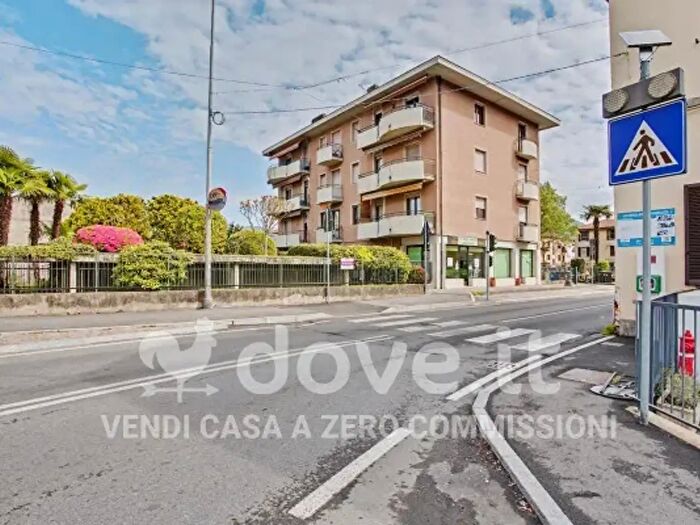 Appartamento trilocale in vendita in Via Don Piero Folli b, Luino