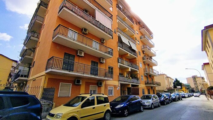 Appartamento con 5 locali in vendita in Via Verdi, Acerra