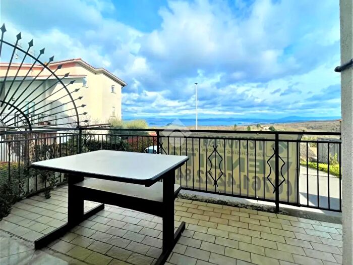 Appartamento quadrilocale in vendita in Via Belvedere, Valentano