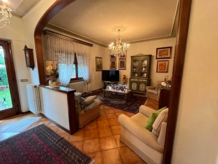 Appartamento con 5 locali in vendita in Lucca