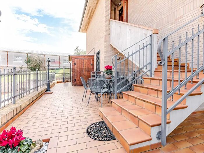 Appartamento con 7 locali in vendita in Cingoli