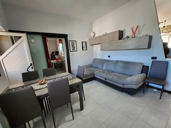 Casa quadrilocale in vendita in Villa Castelli