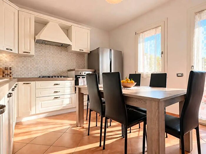 Casa trilocale in vendita in Via Stazione, Uta