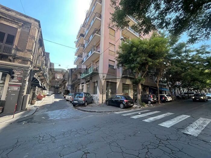 Appartamento con 6 locali in vendita in Via Plebiscito, Catania
