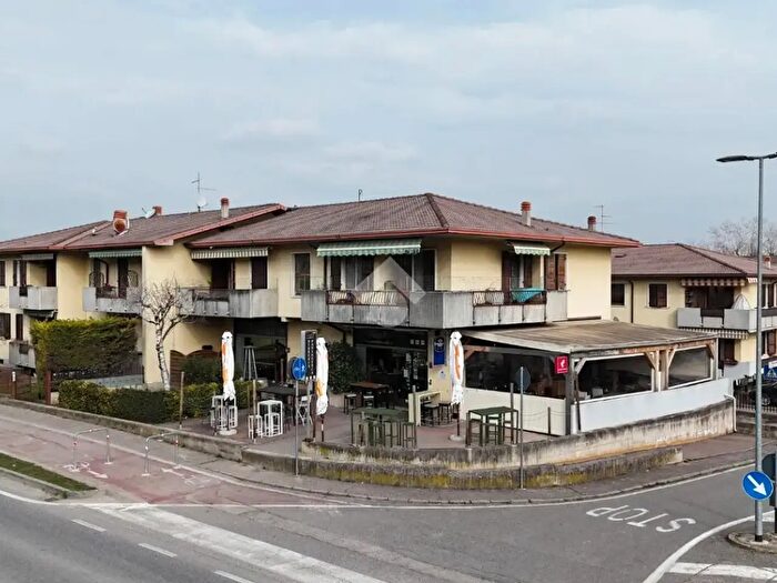 Appartamento trilocale in vendita in Via Piccole Dolomiti, Lavagno
