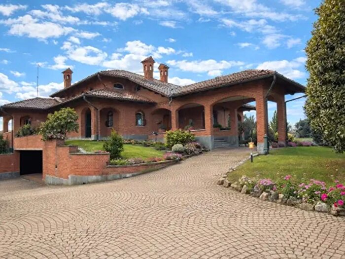 Casa con 6 locali in vendita in Strada di Gerbidi, Feletto