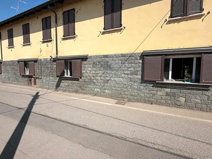 Appartamento trilocale in vendita in Via Italia, Santa Cristina E Bissone
