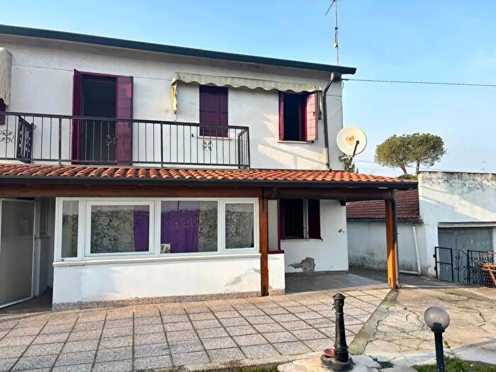 Casa quadrilocale in vendita in Via Marconi Snc, Pincara