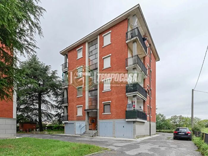 Appartamento trilocale in vendita in Via Monsignor Caccia Dominioni, Cornate D'Adda