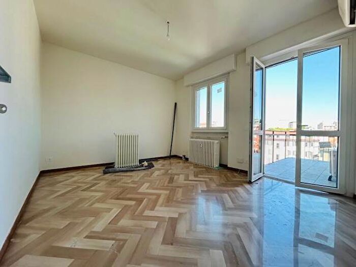 Appartamento trilocale in affitto in Via Achille Maiocchi, Morgagni, Milano