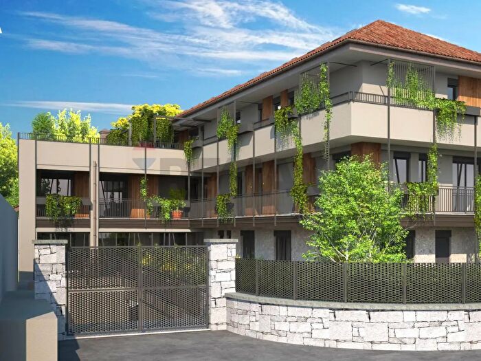 Appartamento trilocale in vendita in Viale SantAnna, Verbania