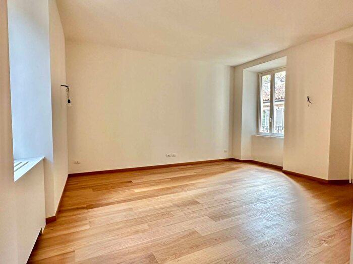 Appartamento trilocale in affitto in Via Olmetto, Carrobbio, Milano