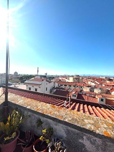 Appartamento quadrilocale in vendita in Via De Larderel, Livorno