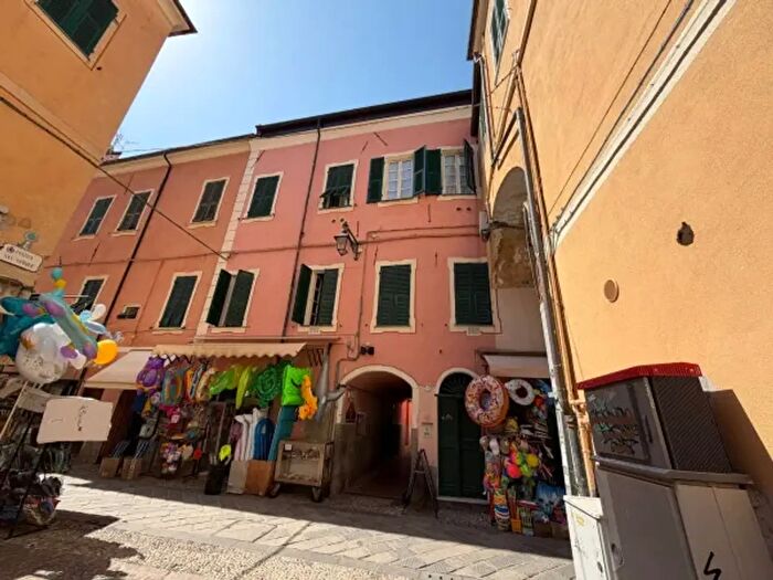 Appartamento quadrilocale in vendita in Via Dante Alighieri, Laigueglia
