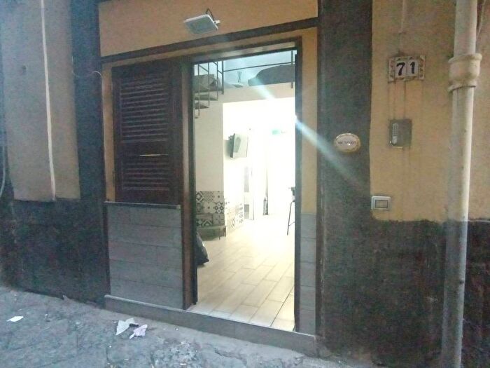 Appartamento monolocale in affitto in Via SantAgostino alla Zecca, Tribunali, Napoli