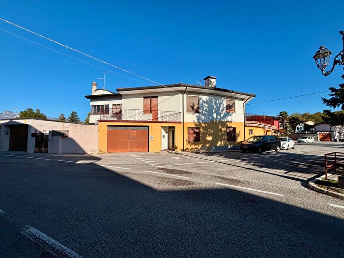 Appartamento trilocale in vendita in Arba