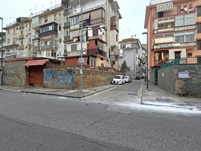 Appartamento quadrilocale in vendita in Via Maiori, Napoli
