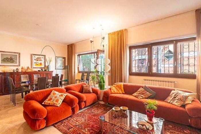 Appartamento con 6 locali in vendita in Roma