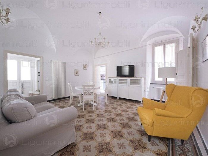 Appartamento quadrilocale in affitto in Via Dante Alighieri Laigueglia SV Italia, Laigueglia