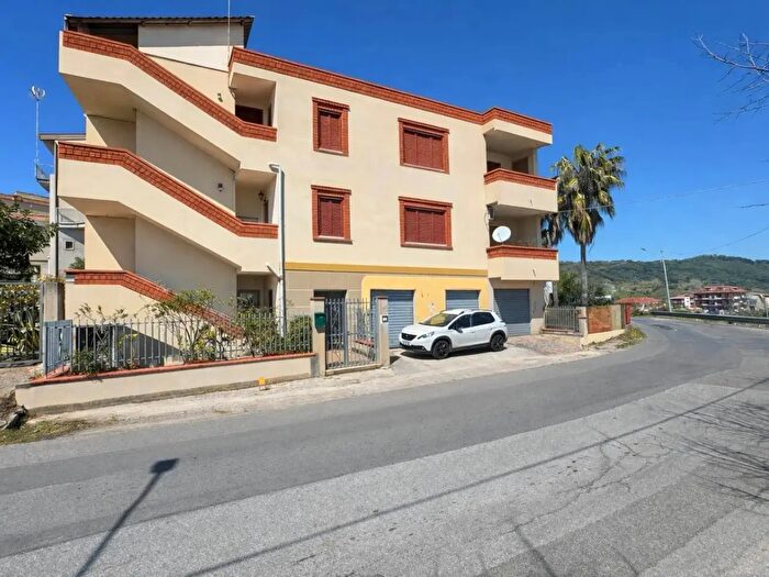 Appartamento con 7 locali in vendita in Via Cavaliere Vittorio Veneto, Maierato