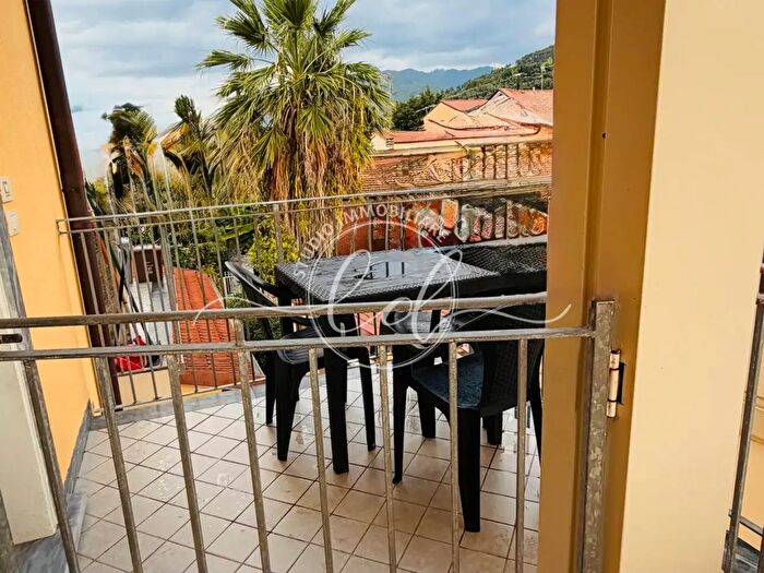 Appartamento trilocale in vendita in Pietrasanta