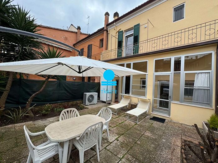 Casa con 6 locali in vendita in Pesaro