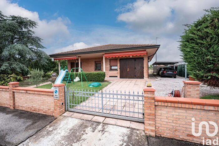 Casa quadrilocale in vendita in Via Giusberti, Ostellato