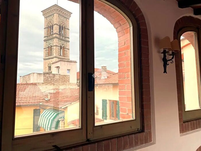 Appartamento con 6 locali in vendita in Via dei Cimatori, Prato