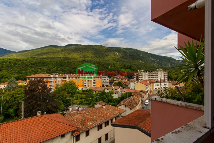 Appartamento con 6 locali in vendita in Via Umberto Primo Maniago, Maniago
