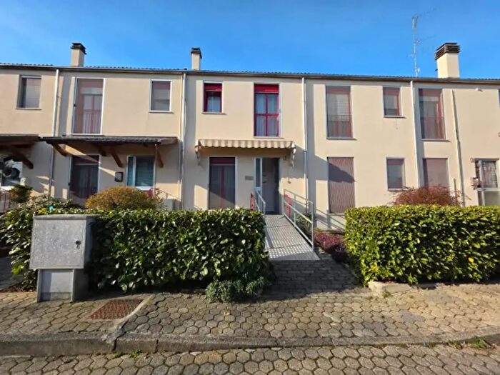 Casa quadrilocale in vendita in Piazza Giuseppe di Vittorio, Morano Sul Po