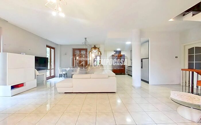 Casa con 5 locali in vendita in Via Messina, Seregno