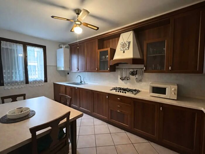 Appartamento con 5 locali in vendita in Mirandola