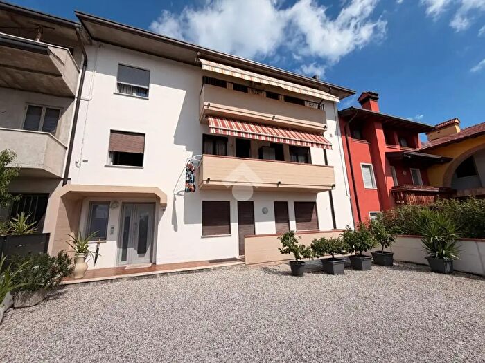 Appartamento quadrilocale in vendita in Via Bandi, Tezze Sul Brenta