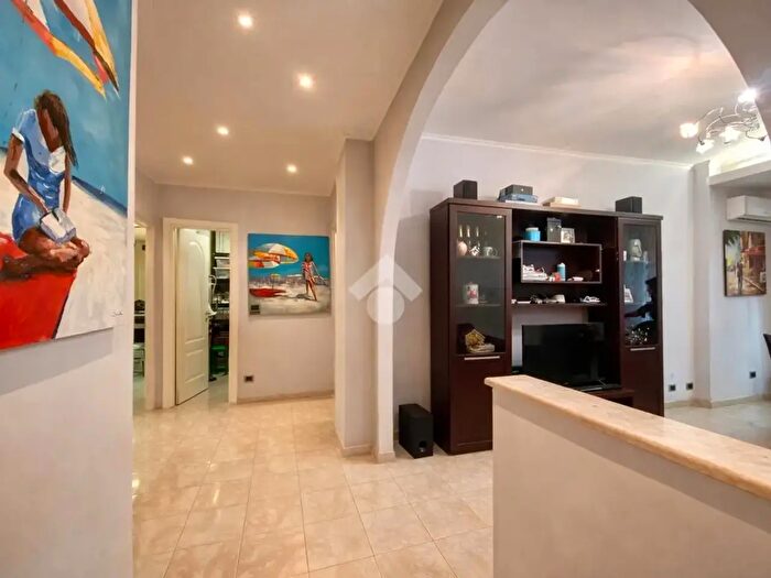 Appartamento trilocale in vendita in Via Caio Rutilio, Roma