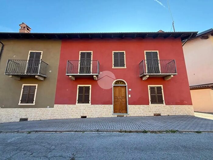 Appartamento con 14 locali in vendita in Piazza Principe Umberto, Frabosa Sottana